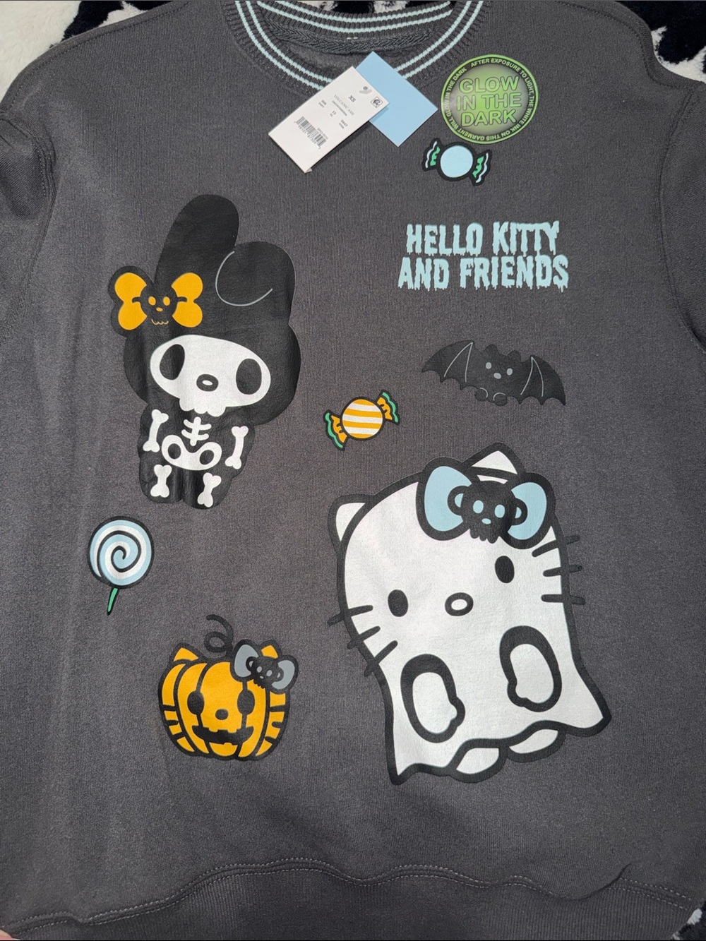 NWT Hello Kitty and Friends Halloween Glow in the Dark Sweatshirt XS ✨🎃